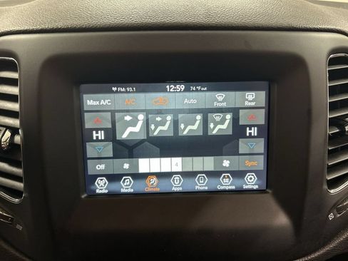 Used 2018 Jeep Compass Latitude w/ Popular Equipment Group AWD/4WD image 14