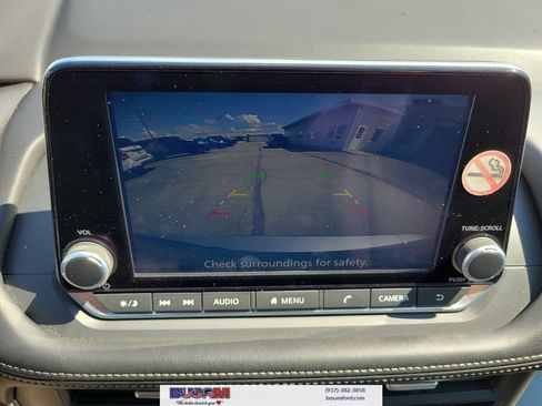 Used 2025 Nissan Rogue SV FWD image 27