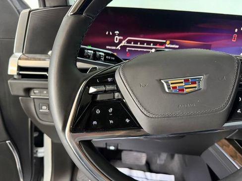 Used 2025 Cadillac Escalade Sport Platinum w/ LPO, Floor Liner Package AWD/4WD image 18