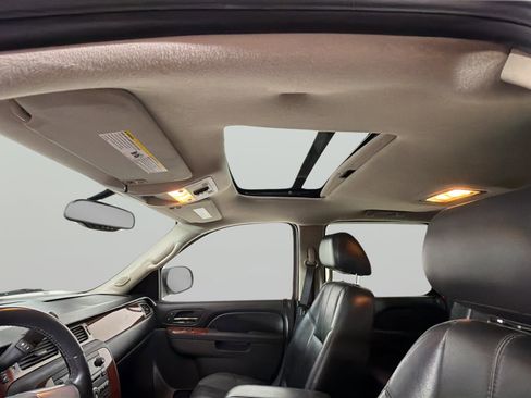 Used 2011 Chevrolet Avalanche LT w/ Luxury Package AWD/4WD image 32