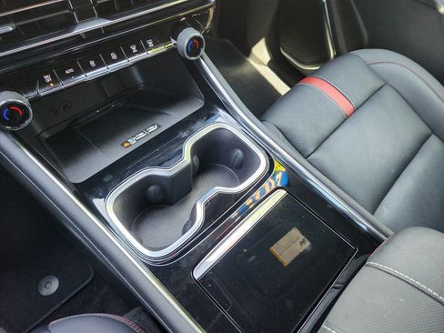 Used 2025 Chevrolet Traverse RS AWD/4WD image 11