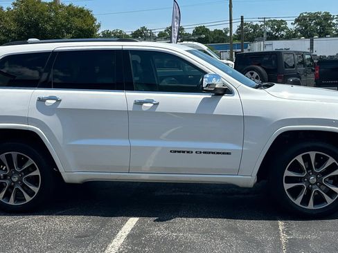 Used 2017 Jeep Grand Cherokee Overland AWD/4WD image 4