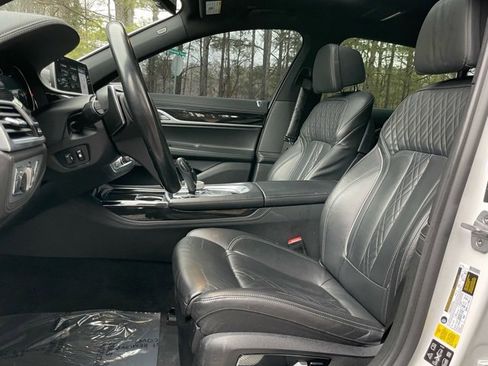 Used 2019 BMW 750i xDrive w/ M Sport Package image 13