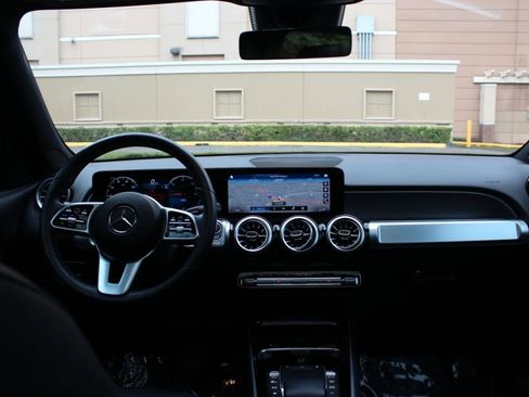 Used 2022 Mercedes-Benz EQB 300 4MATIC image 21