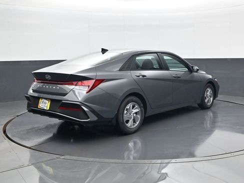 New 2026 Hyundai Elantra SE FWD image 5