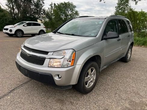 Used 2005 Chevrolet Equinox LS w/ Preferred Equipment Group AWD/4WD image 4