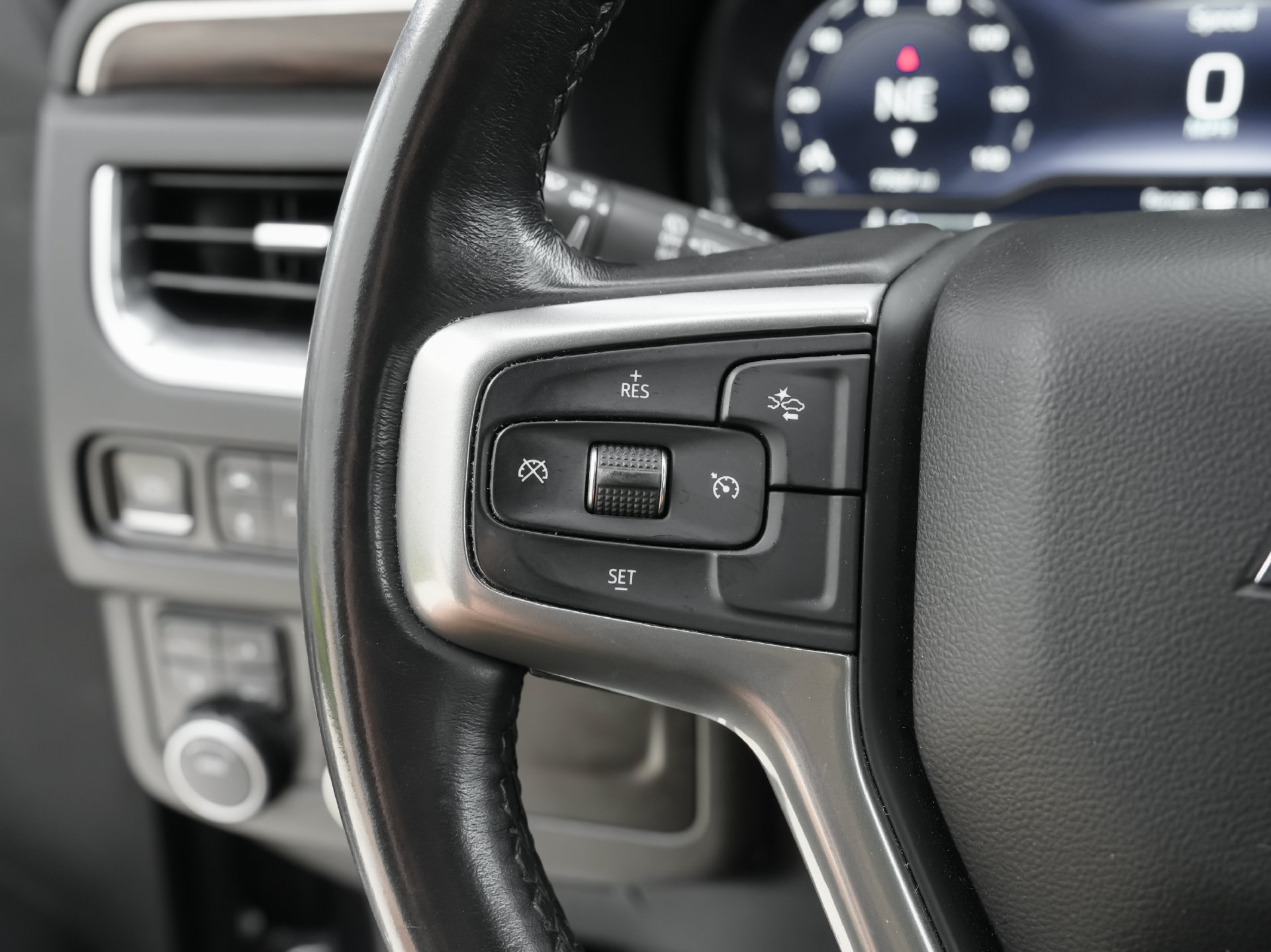 Used 2023 Chevrolet Tahoe LT AWD/4WD image 19