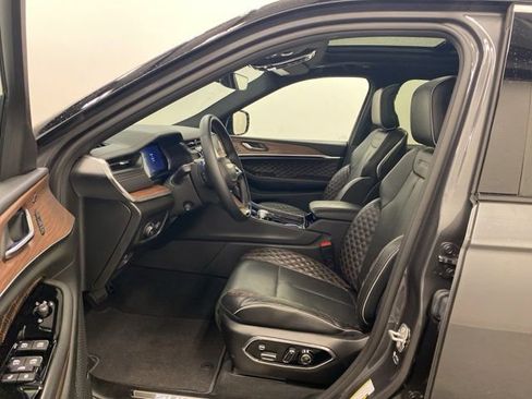 Used 2023 Jeep Grand Cherokee Summit w/ Luxury Tech Group V AWD/4WD image 8