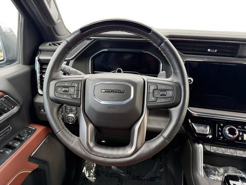 Used 2025 GMC Sierra 1500 Denali Ultimate AWD/4WD image 12