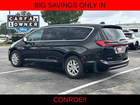 Used 2024 Chrysler Pacifica Touring-L FWD image 7