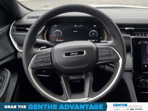 New 2025 Jeep Grand Cherokee L Altitude image 28