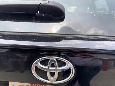 Used 2022 Toyota RAV4 LE AWD/4WD image 4