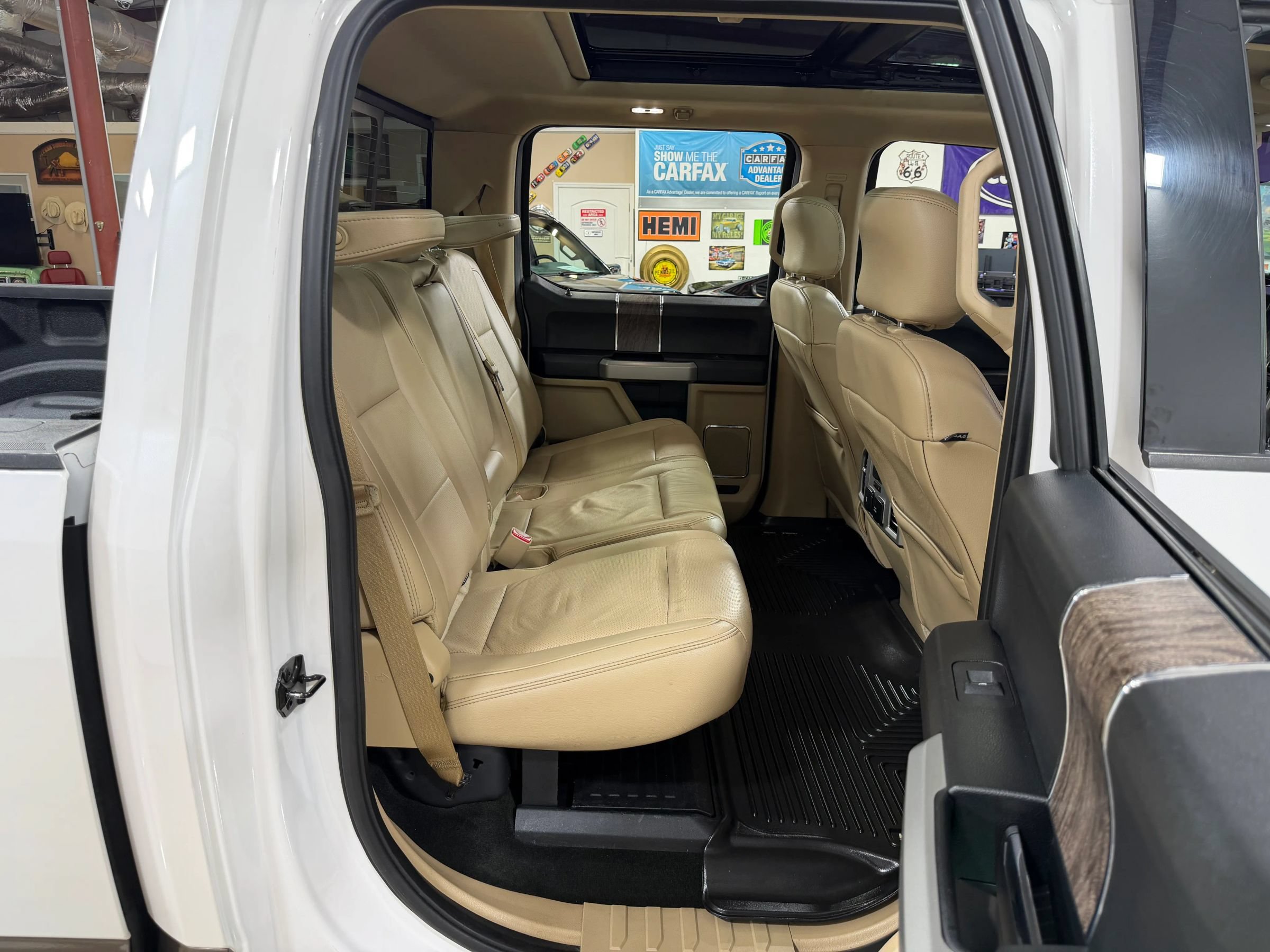 Used 2017 Ford F350 Lariat w/ Lariat Ultimate Package AWD/4WD image 19