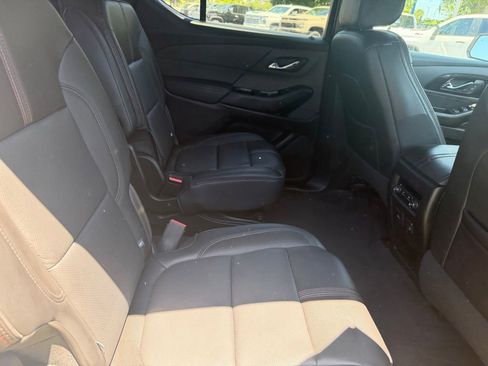 Used 2023 Chevrolet Traverse RS FWD image 10