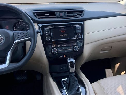 Used 2018 Nissan Rogue SV FWD image 7