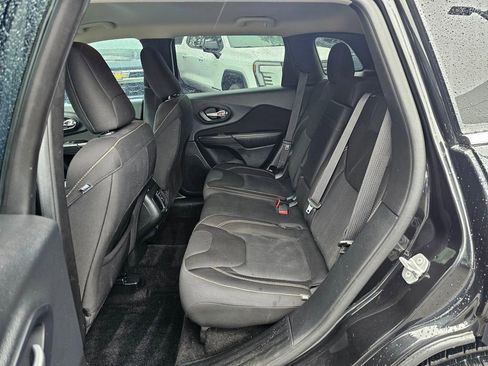 Used 2015 Jeep Cherokee Latitude w/ Cold Weather Group image 16