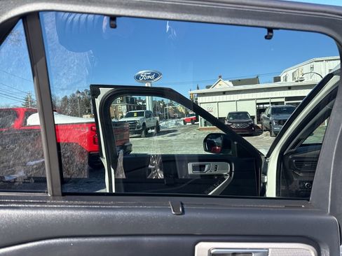 Used 2023 Ford Explorer Limited image 18