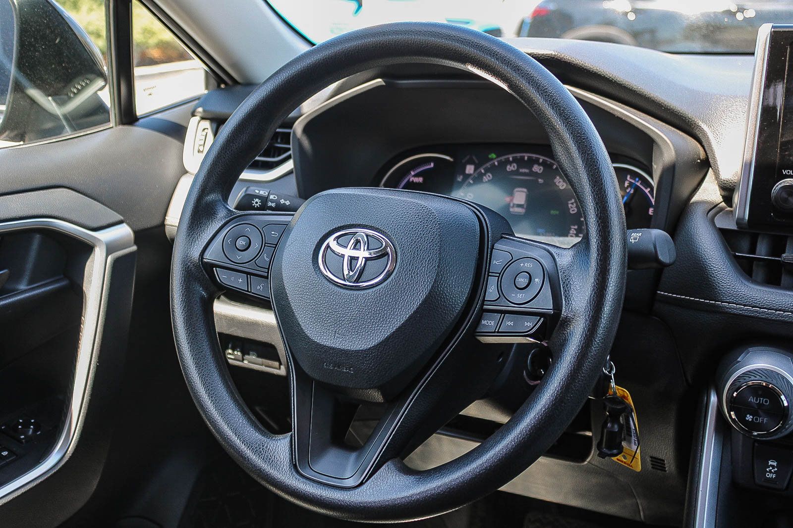 Used 2024 Toyota RAV4 LE AWD/4WD image 17