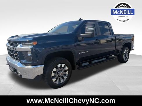 Used 2022 Chevrolet Silverado 2500 LT w/ Convenience Package AWD/4WD image 3