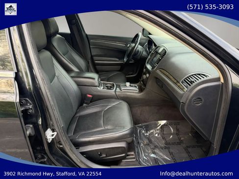 Used 2018 Chrysler 300 Limited AWD/4WD image 12