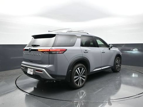 Used 2024 Nissan Pathfinder Platinum FWD image 8