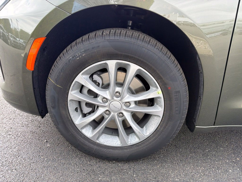New 2027 Chrysler Pacifica Select AWD/4WD image 10