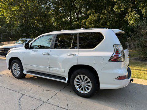 Used 2017 Lexus GX 460 AWD/4WD image 2