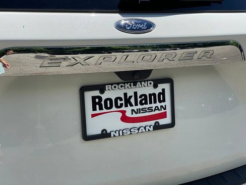 Used 2023 Ford Explorer XLT AWD/4WD image 27