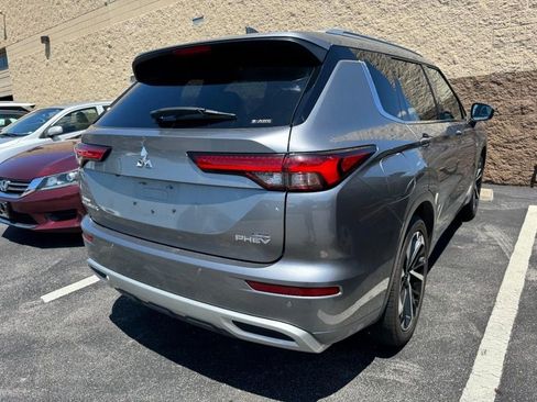 Used 2024 Mitsubishi Outlander SEL AWD/4WD image 2