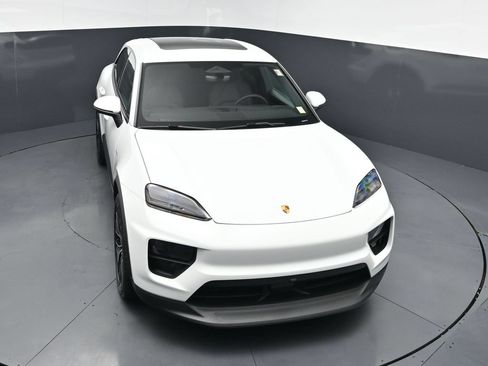 New 2026 Porsche Macan 4 Electric AWD/4WD image 19