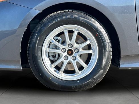 Used 2022 Toyota Prius Prime XLE image 25