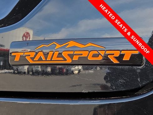 Used 2025 Honda Pilot TrailSport image 8