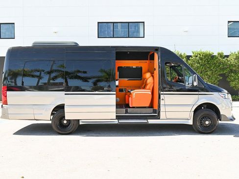 Used 2023 Mercedes-Benz Sprinter 3500 image 7