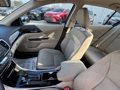 Used 2017 Honda Accord LX image 8