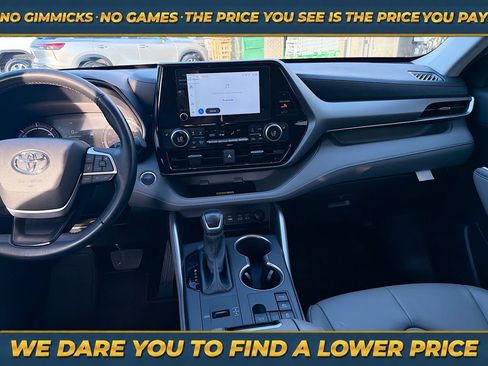 Used 2025 Toyota Highlander XLE AWD/4WD image 19