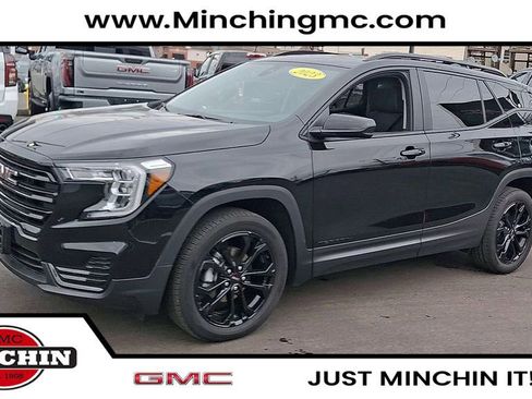 Used 2022 GMC Terrain SLE w/ Driver Convenience Package image 3