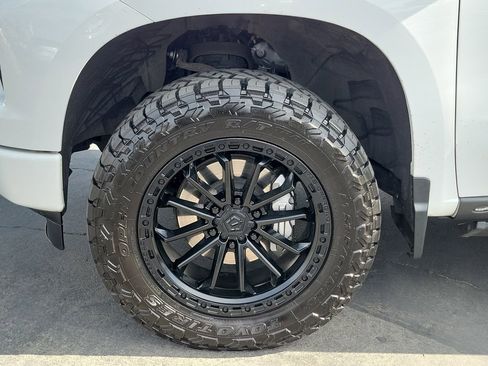 Used 2023 Chevrolet Silverado 1500 RST w/ Z71 Off-Road Package AWD/4WD image 34