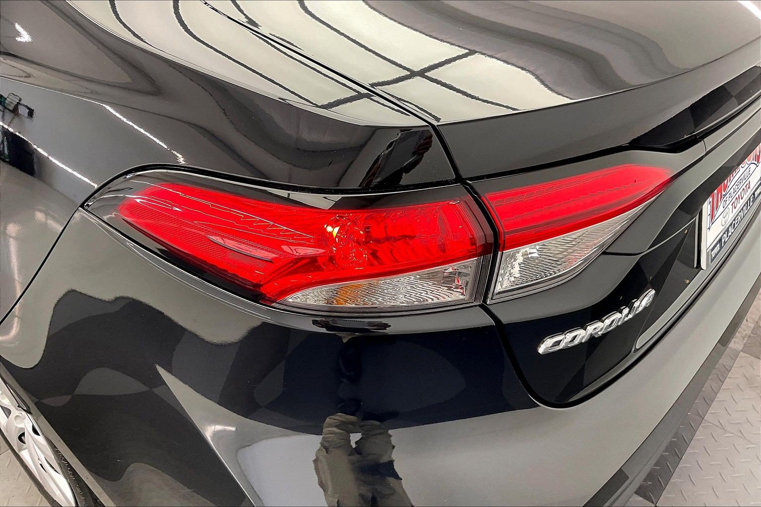 Used 2025 Toyota Corolla LE FWD image 30