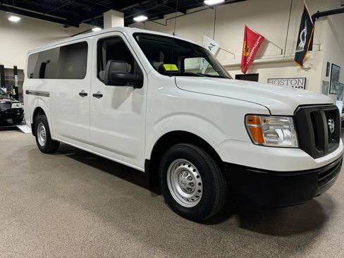 Used 2018 Nissan NV 3500 S RWD image 12