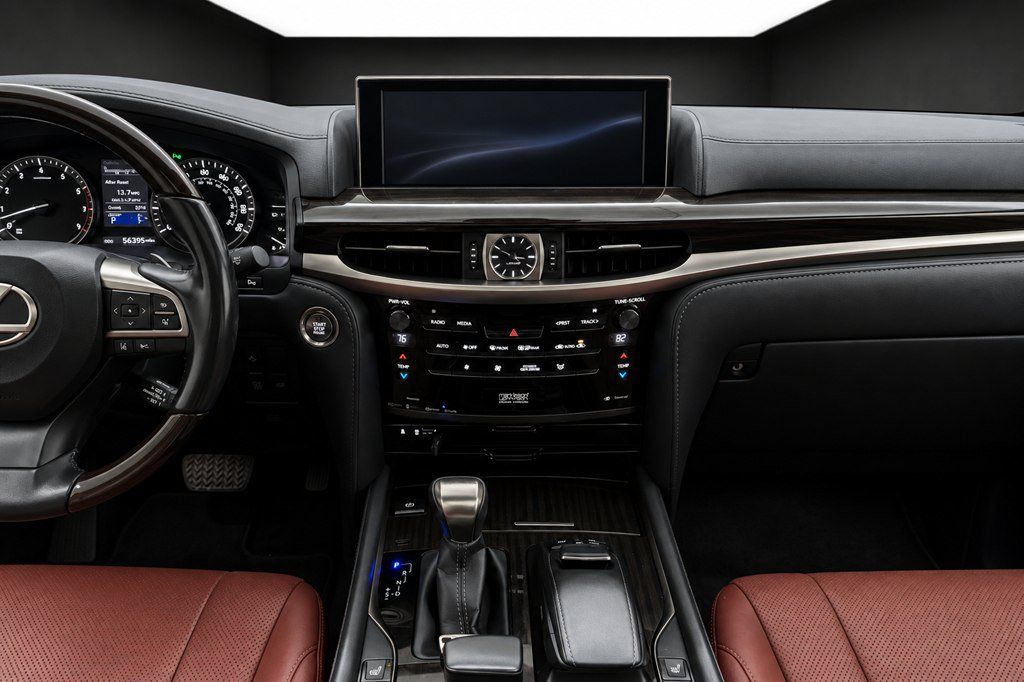 Used 2020 Lexus LX 570 4WD w/ Luxury Package image 28
