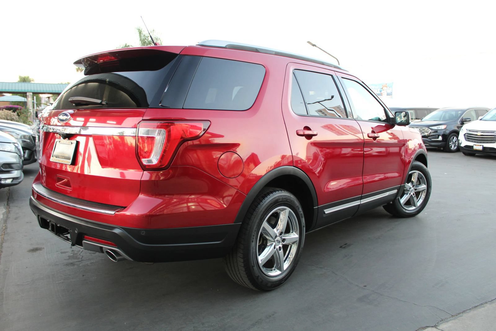 Used 2018 Ford Explorer XLT w/ Equipment Group 202A FWD image 5