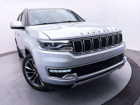 Used 2022 Jeep Wagoneer Series III w/ Premium Group I AWD/4WD image 4