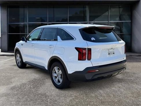 Used 2023 Kia Sorento LX FWD image 3