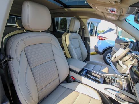 Used 2025 Lincoln Nautilus Reserve AWD/4WD image 19