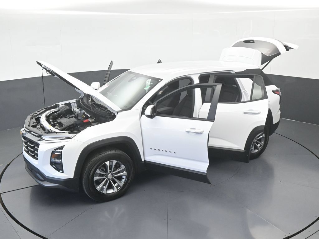 Used 2026 Chevrolet Equinox LT FWD image 60