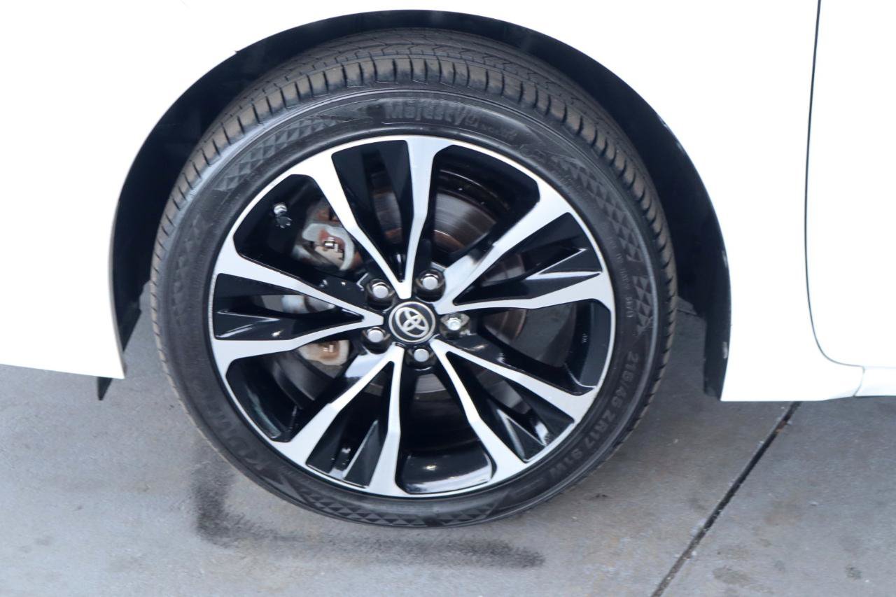 Used 2018 Toyota Corolla SE FWD image 12