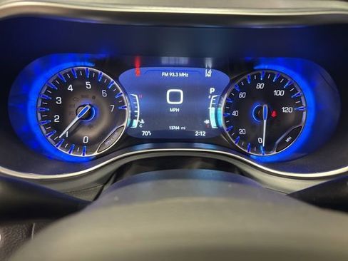 Used 2026 Chrysler Pacifica Limited FWD image 25