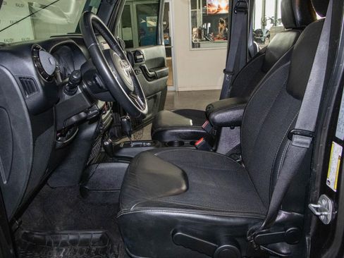 Used 2017 Jeep Wrangler Unlimited Sahara image 7