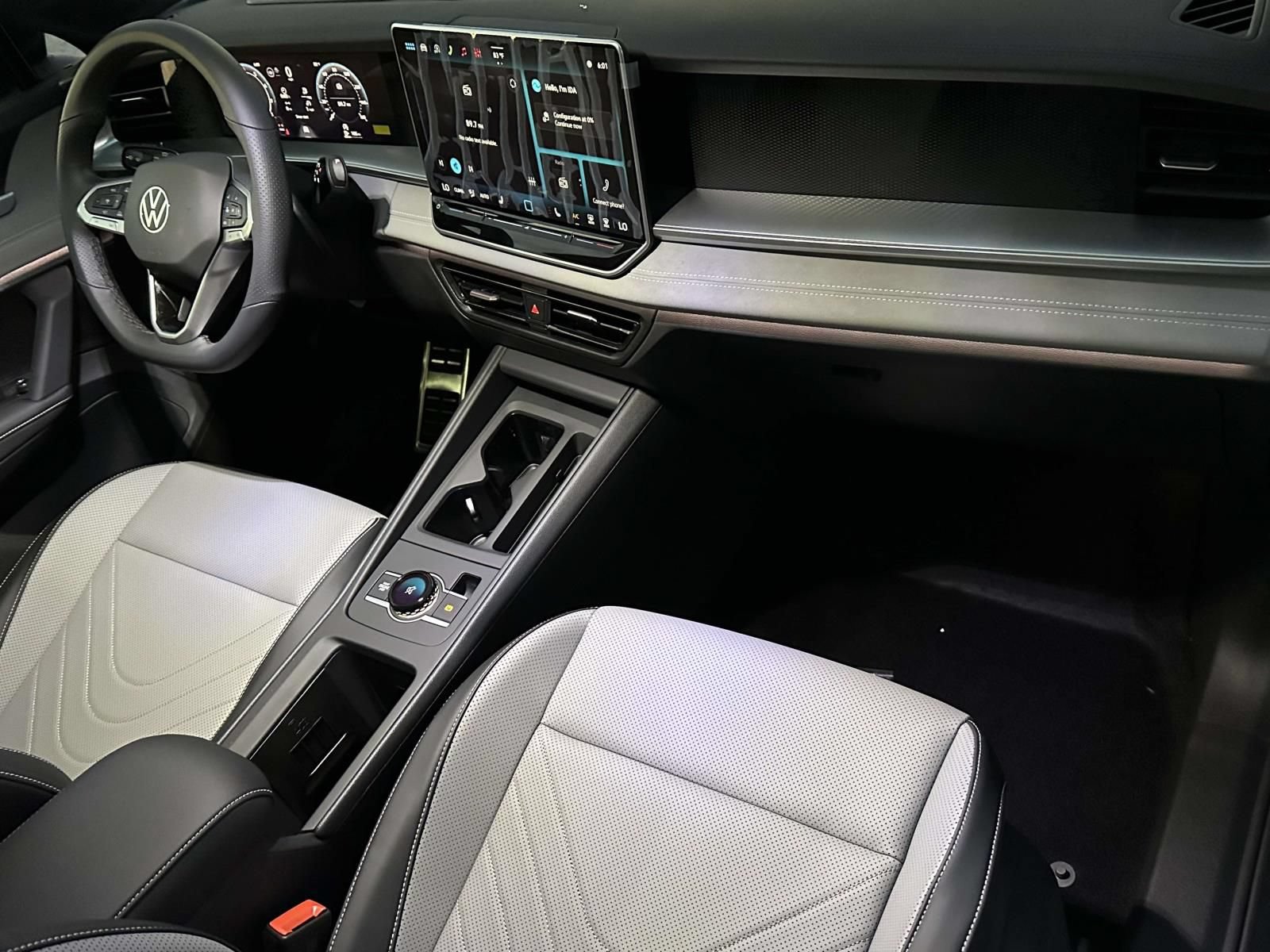New 2026 Volkswagen Tiguan SE R-Line FWD image 12