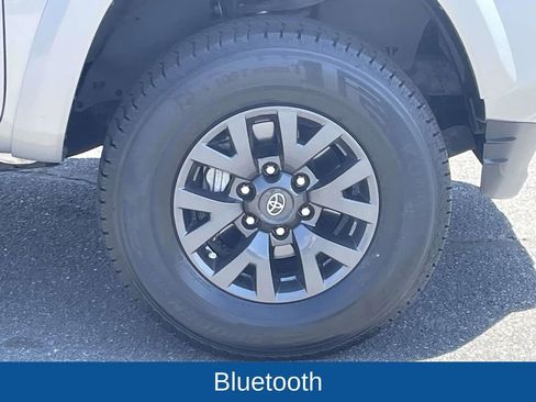 Used 2022 Toyota Tacoma SR5 w/ Technology Package RWD image 10